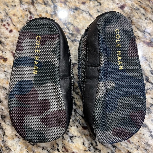 Baby Cole Haan Loafer Moccasins, size 1 - Picture 3 of 6